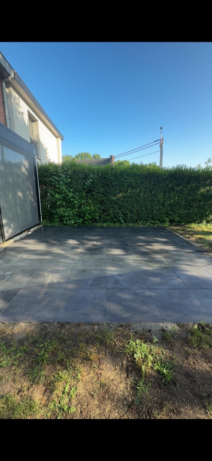 Terras in zwarte keramiek